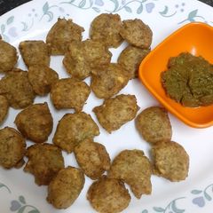 A picture of Moong dal Pakodas.