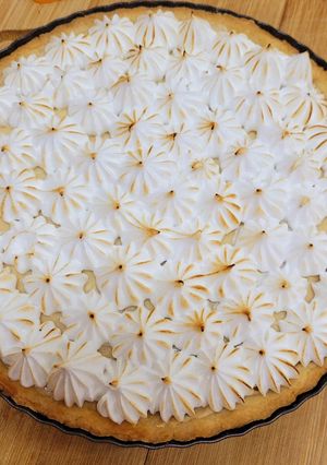 Una foto de Pie de limón/ Lemon pie 🍋