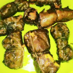 A picture of Arabic leaves roll,.