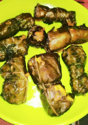 A picture of Arabic leaves roll,.