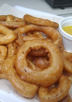 Una foto de Aros de cebollas con cerveza