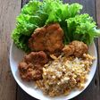 หมูทงคัตสึ และ (บุก)ข้าวผัดไข่คีโต