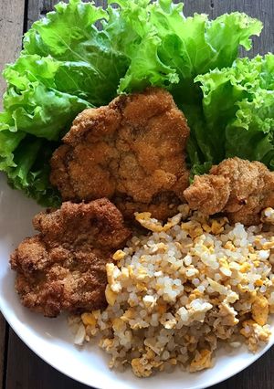รูปของ หมูทงคัตสึ และ (บุก)ข้าวผัดไข่คีโต