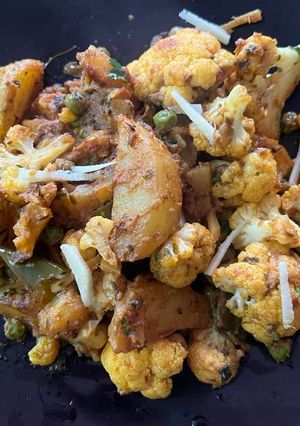 A picture of CAULIFLOWER WITH PEAS & POTATOES.