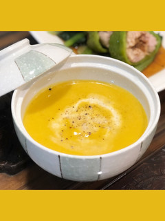 南瓜濃湯 高顏值宴客簡易經濟實惠菜單 的食譜成品照片