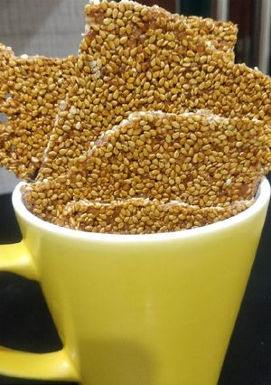 A picture of Til gur chikki.