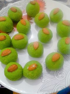 नारियल पान लड्डू (Nariyal pan ladoo recipe in hindi) रेसिपी मुख्य फोटो