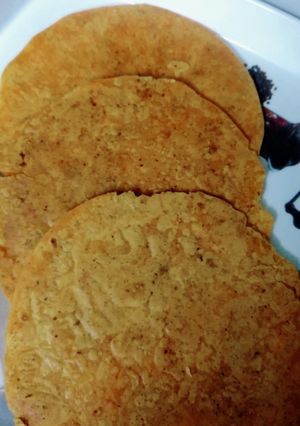 A picture of Besan khakhra.