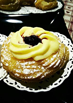 Hình của món Le zeppole ( bánh choux chiên).