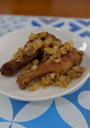 Hình của món Đùi gà nướng sốt thơm.