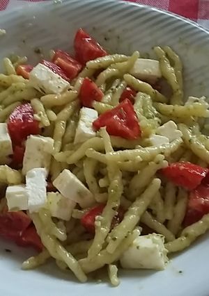 Foto di Pasta al pesto con pomodorini e Feta