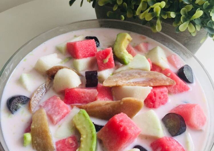 Langkah Mudah untuk Menyiapkan Sop buah yogurt yang Menggugah Selera