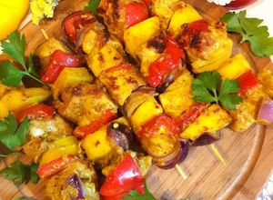 Zdjęcie przepisu Szaszłyki w marynacie curry z mango.