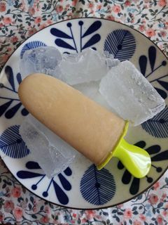 Una foto de Polos de plátano y coco