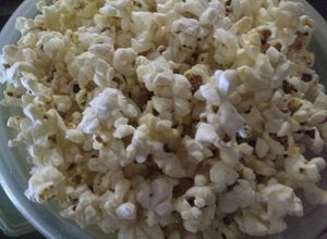 Una foto de Cocina básica: maíz inflado (pochoclo; pururu; palomitas) etc