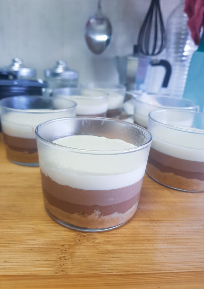 Una foto de Tarta tres chocolates