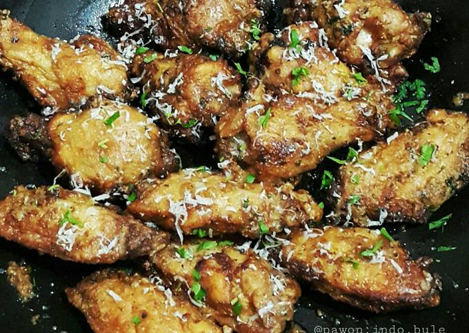 Recipe: Appetizing Garlic Parmesan Fried Chicken Wings