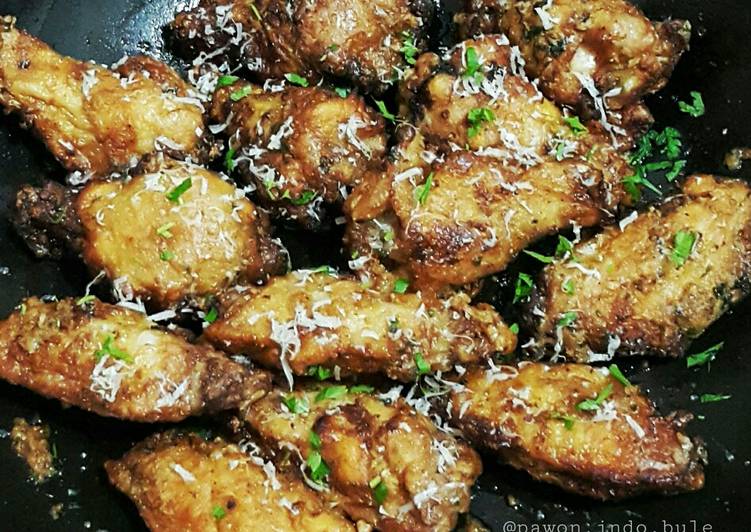 Garlic Parmesan Fried Chicken Wings