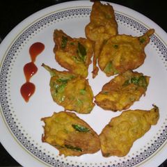A picture of Crispy yummy palak pakodi.
