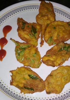 A picture of Crispy yummy palak pakodi.