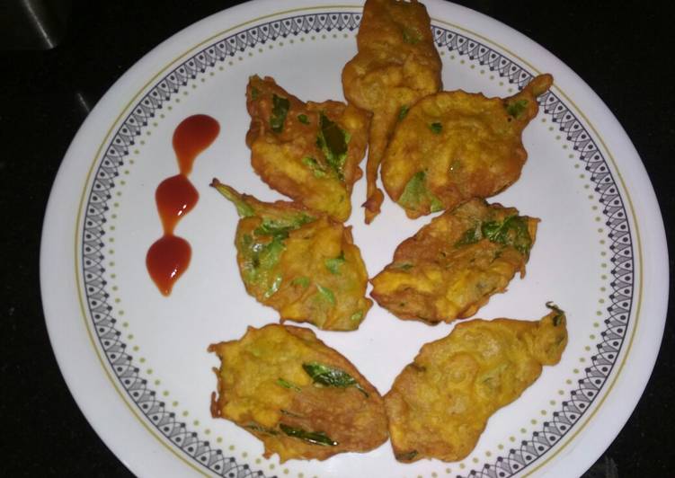 Crispy yummy palak pakodi