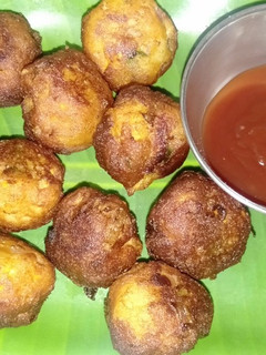 சீஸ் பொட்டாடோ பால்ஸ்(cheese potato balls recipe in tamil) செய்முறை முக்கிய புகைப்படம்