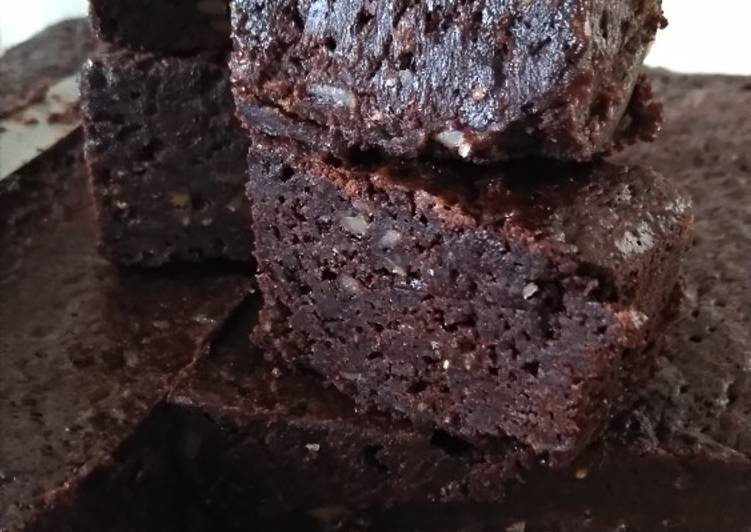 Ultra Fudge Brownies /Bloomin Brilliant Brownies by Jamie Oliver