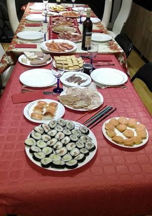 Una foto de Sushi de salmón, atún y bacalao