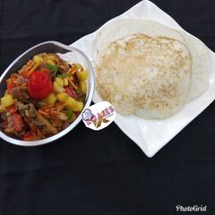 A picture of Sinasir with potato vegetable sauce.