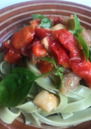 Foto principal de Cintas de espinaca, con berenjena y pimiento asado (esgarrat)