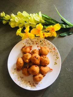 બટાકા વડા (Bataka Vada Recipe In Gujarati) રેસીપી મુખ્ય ફોટો