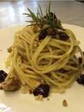 Spaghetti con sgombro e olive taggiasche (dal web)