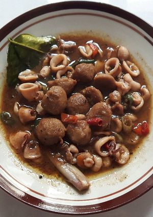 Foto resep Cumi pedas asin kecut ala ala resto