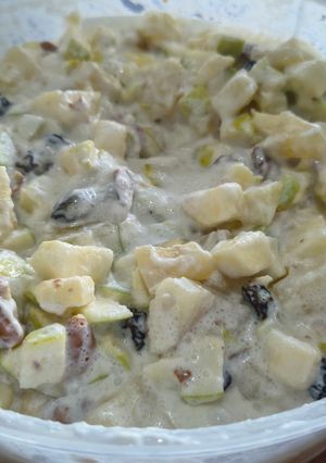 Una foto de Ensalada navideña de manzana 🍏🍏