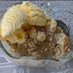 A picture of Apple crumbs.