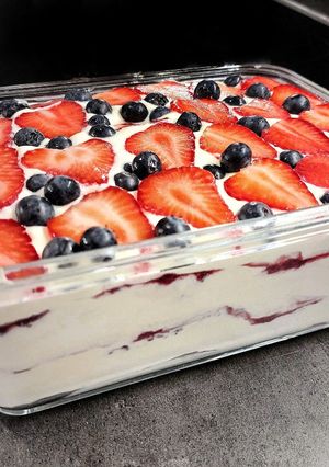 Erdei gyümölcsös tiramisu recept fotója