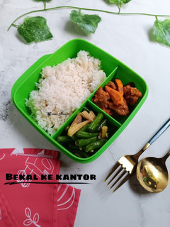 Foto resep Bekal ke kantor (Tumis buncis putren dan oseng mercon daging)