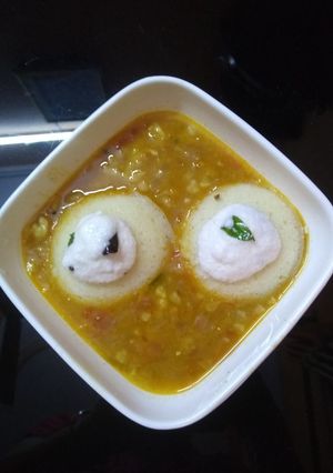 A picture of Suji idly sambar.