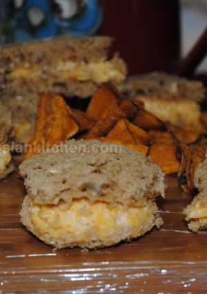 A picture of Cheddar cheese Mayonnaise sandwich.
