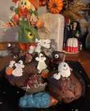 Halloween: Pumpkin cake and chocolate
