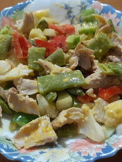 Una foto de Ensalada de pollo con aliño de mostaza