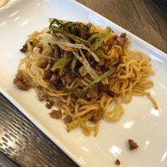 A picture of Shanghai Scallion Noodles.