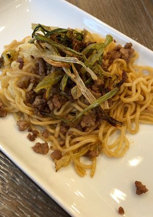 A picture of Shanghai Scallion Noodles.