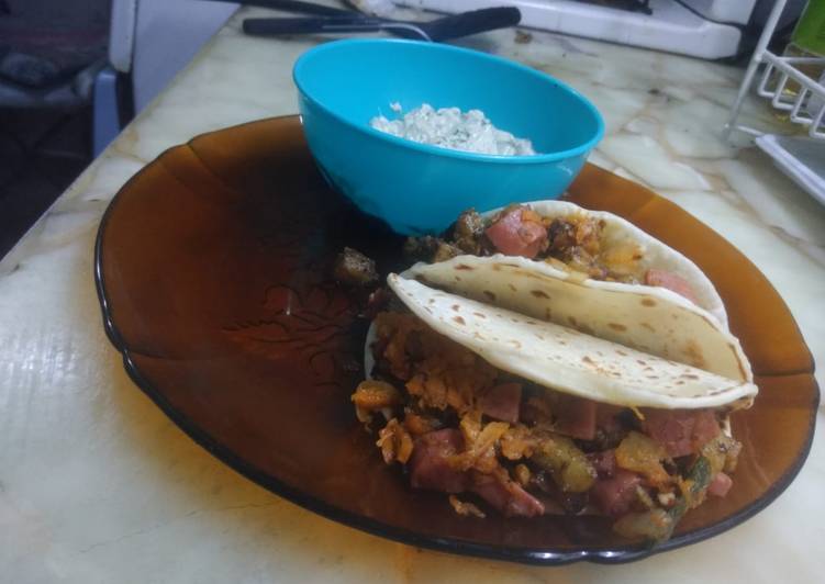 Tacos de Salchichas a la Mexicana