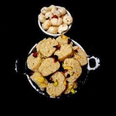 A picture of Makhana Barfi.