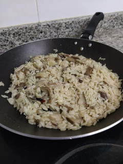 Una foto de 🍚 Arroz con setas