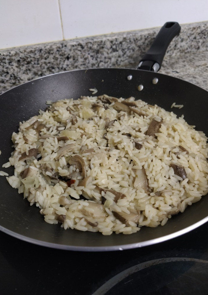 Una foto de 🍚 Arroz con setas