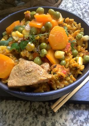 Une photo de Riz 🌾 jerbien 🥬🍃🥕🌶🧄le soleil 🌞 dans l’assiette ☘️