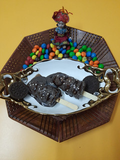 चोको ओरिओ कुल्फी (choco oreo kulfi recipe in marathi) रेसिपी चे मुख्य फोटो