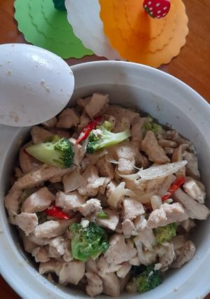 Foto resep Cah Ayam Brokoli Simpel (KETO FRIENDLY)